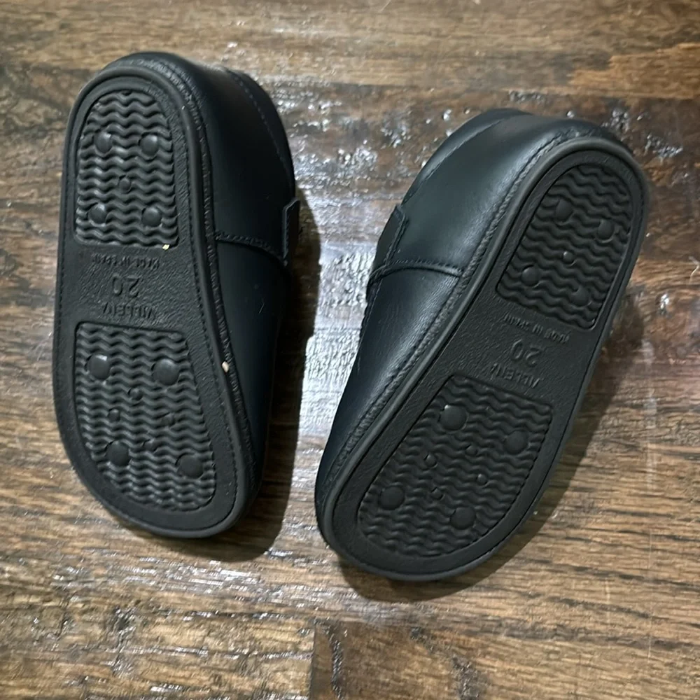 Patucos Soft Leather Mary Janes in Navy